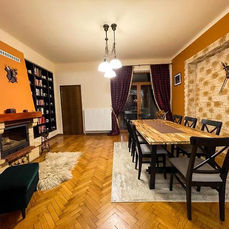 Central Apartment W/ Fire Place - Ground Floor Bukarest Eksteriør billede